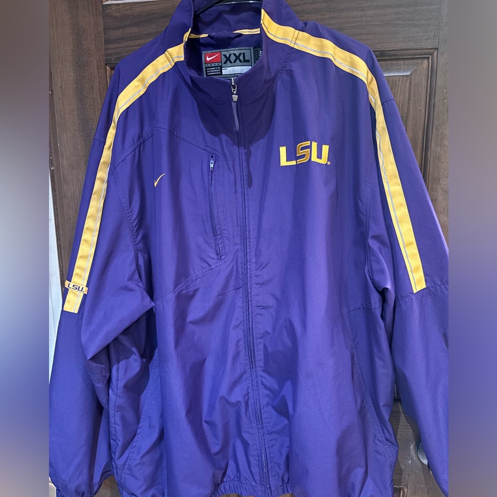 Nike LSU Windbreaker, size XXL
Authentic Team Apparel